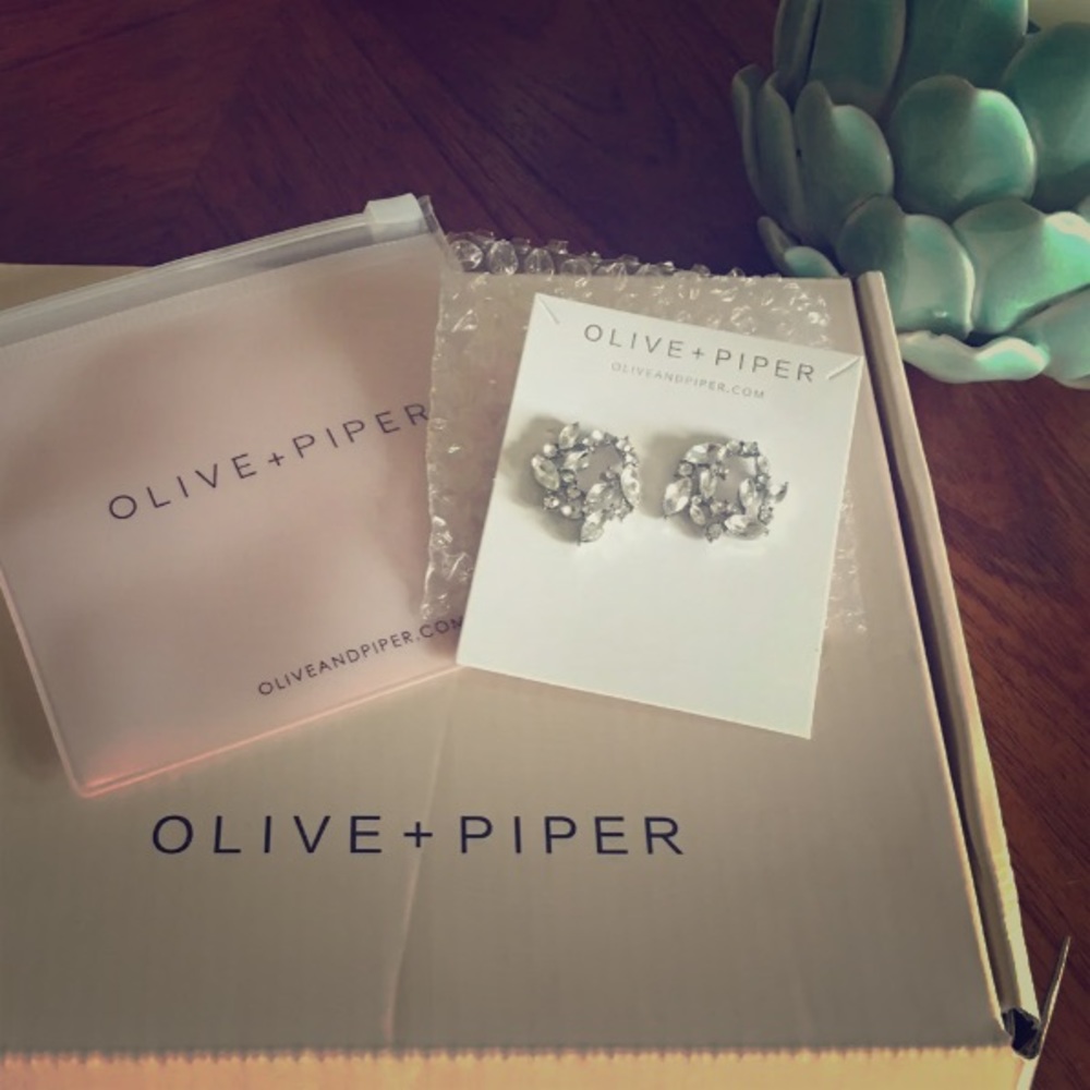 🛑SOLD🛑 NEW!! Olive+Piper MILA studs